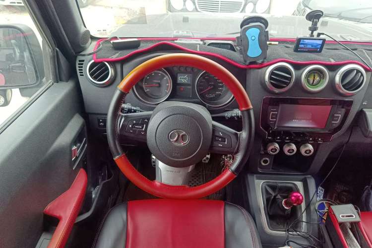 Used BAIC Off-Road BJ40 2016 40L 2.0T Manual Two-Wheel Drive Luxury Edition Steering Wheel