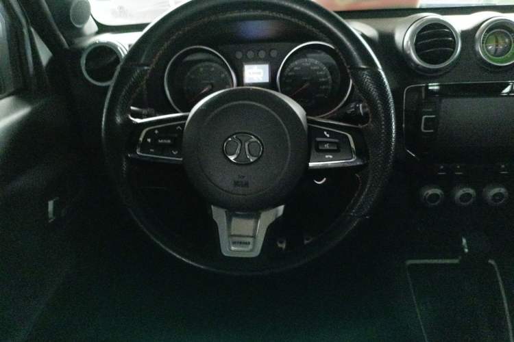 Used BAIC Off-Road BJ40 2016 40L 2.3T Automatic All-Wheel Drive Premium Edition Steering Wheel
