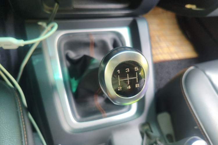 Used BAIC Off-Road BJ40 2016 2.0T Manual Four-Wheel Drive Prestige Edition Gear Lever