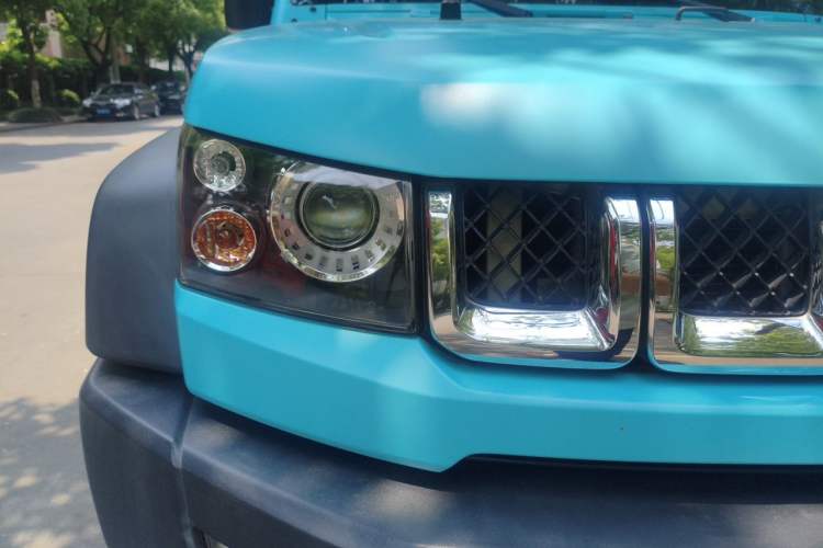Used BAIC Off-Road BJ40 2016 2.0T Manual Four-Wheel Drive Prestige Edition Right Front Headlight