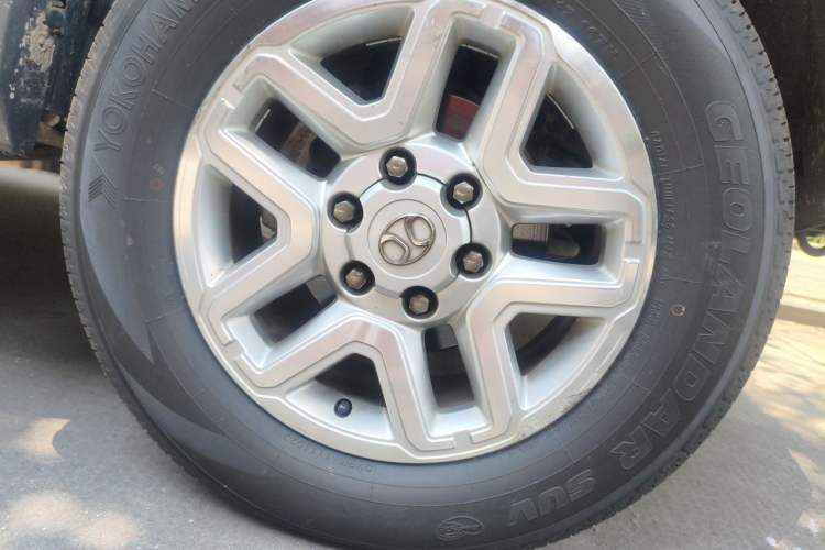Used BAIC Off-Road BJ40 2016 2.0T Manual Four-Wheel Drive Prestige Edition Right Front Wheel Hub