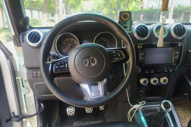 Used BAIC Off-Road BJ40 2016 2.0T Manual Four-Wheel Drive Prestige Edition Steering Wheel
