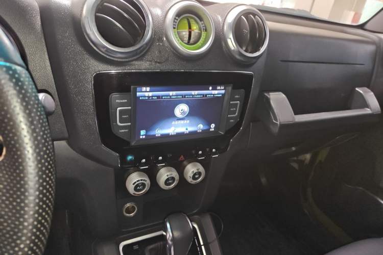 Used BAIC Off-Road BJ40 2016 40L 2.3T Automatic All-Wheel Drive Premium Edition Audio And AC Panel