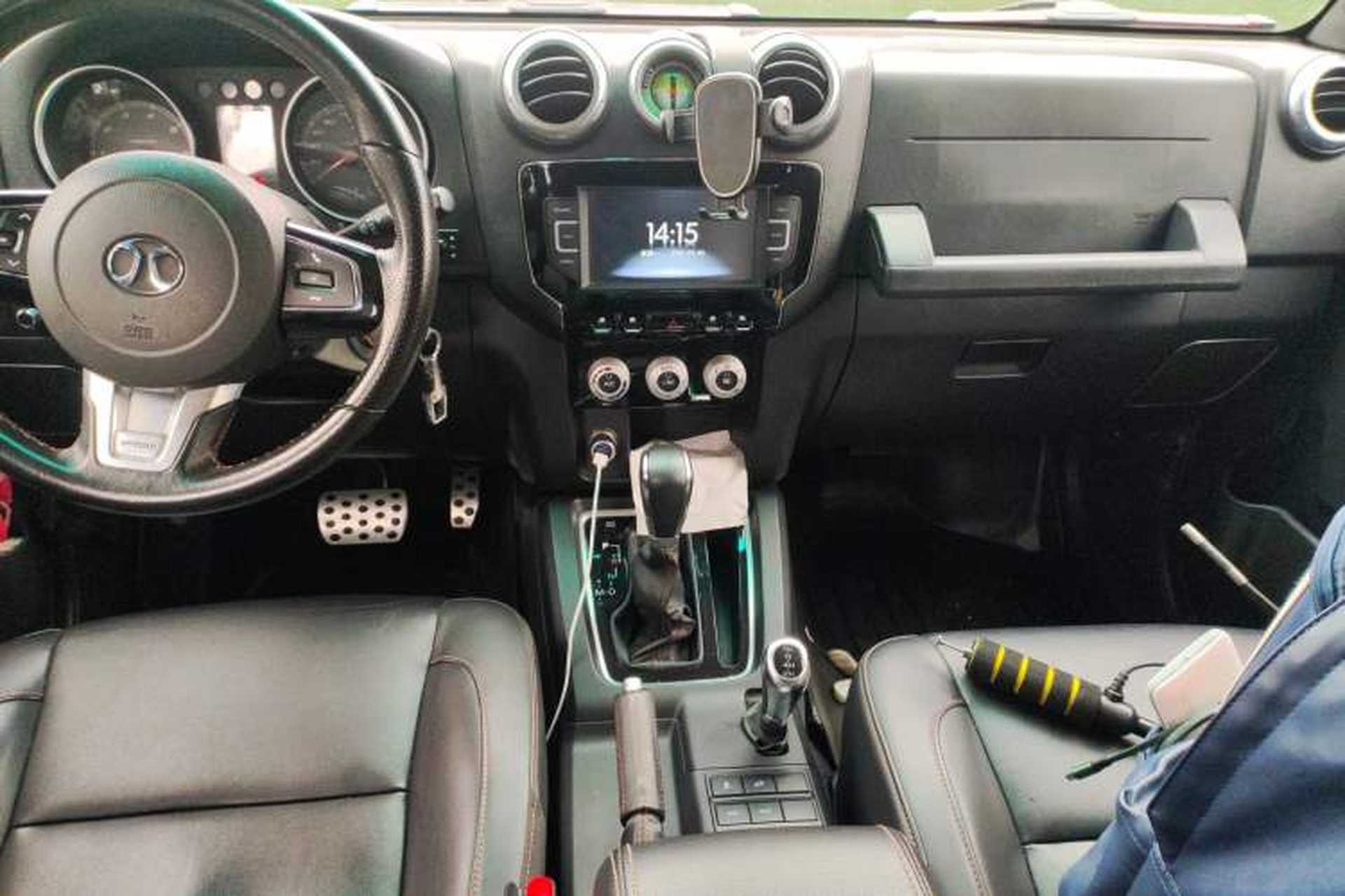Used BAIC Off-Road BJ40 2016 40L 2.3T Automatic All-Wheel Drive Premium Edition Audio And AC Panel