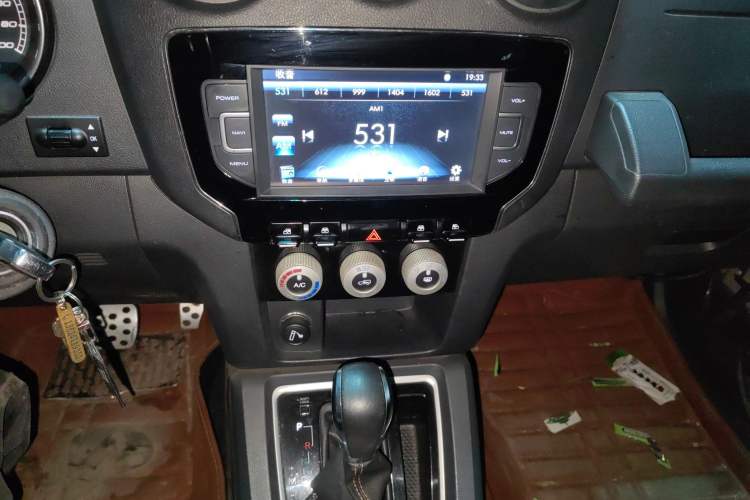 Used BAIC Off-Road BJ40 2016 40L 2.3T Automatic All-Wheel Drive Premium Edition Audio And AC Panel