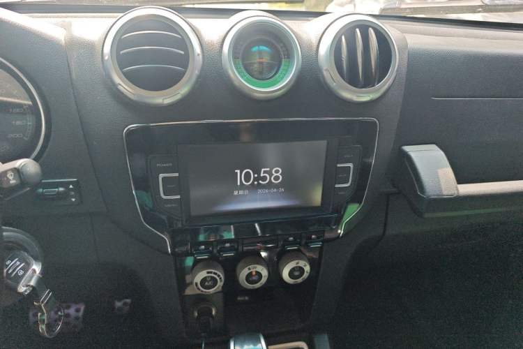 Used BAIC Off-Road BJ40 2016 40L 2.3T Automatic All-Wheel Drive Premium Edition Audio And AC Panel