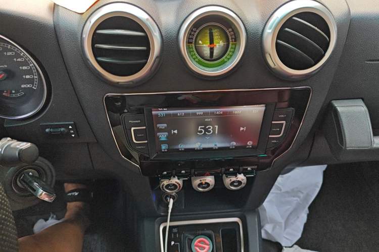 Used BAIC Off-Road BJ40 2016 40L 2.3T Automatic All-Wheel Drive Premium Edition Audio And AC Panel