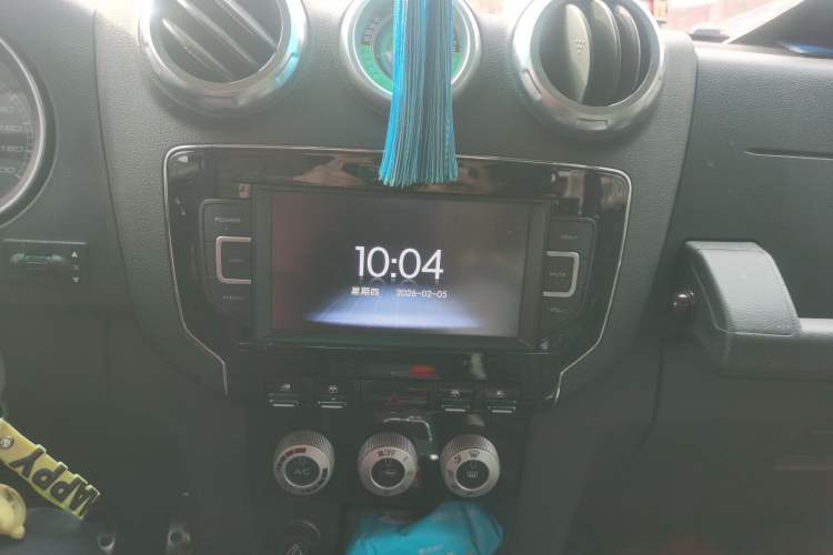 Used BAIC Off-Road BJ40 2016 40L 2.0T Manual All-Wheel Drive Prestige Edition Audio And AC Panel