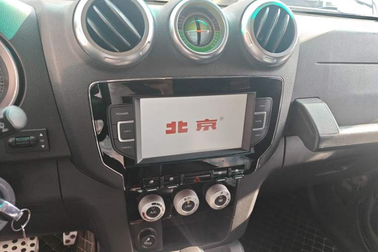 Used BAIC Off-Road BJ40 2016 40L 2.3T Automatic All-Wheel Drive Premium Edition Audio And AC Panel