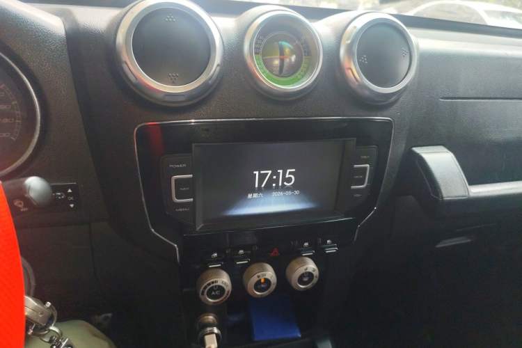 Used BAIC Off-Road BJ40 2016 40L 2.0T Manual All-Wheel Drive Prestige Edition Audio And AC Panel