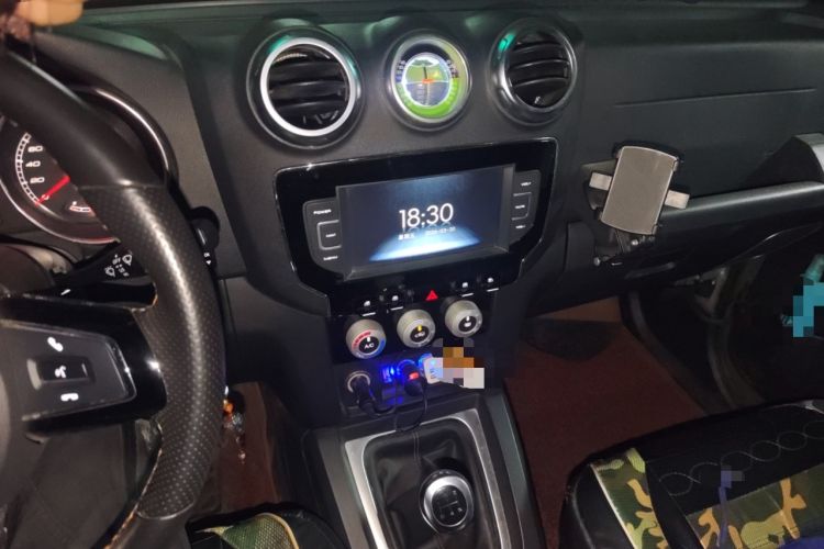 Used BAIC Off-Road BJ40 2016 40L 2.0T Manual All-Wheel Drive Prestige Edition Audio And AC Panel