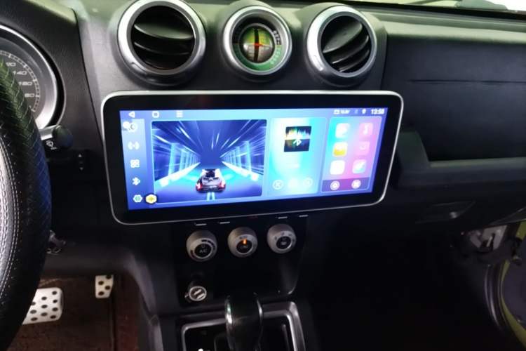 Used BAIC Off-Road BJ40 2016 40L 2.3T Automatic All-Wheel Drive Premium Edition Audio And AC Panel