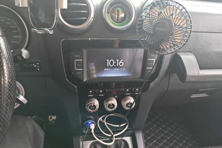 Used BAIC Off-Road BJ40 2016 40L 2.0T Manual All-Wheel Drive Prestige Edition Audio And AC Panel