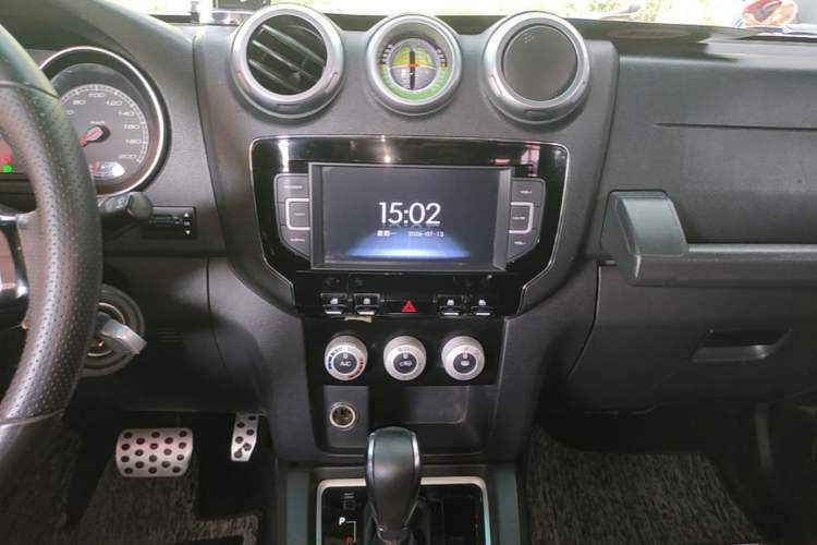 Used BAIC Off-Road BJ40 2016 40L 2.3T Automatic All-Wheel Drive Premium Edition Audio And AC Panel