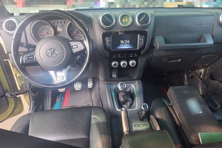 Used BAIC Off-Road BJ40 2016 40L 2.0T Manual All-Wheel Drive Prestige Edition Center Console