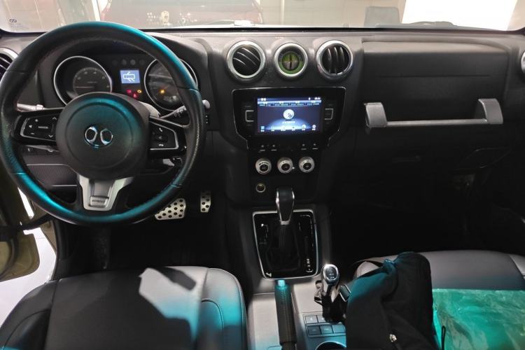 Used BAIC Off-Road BJ40 2016 40L 2.3T Automatic All-Wheel Drive Premium Edition Center Console