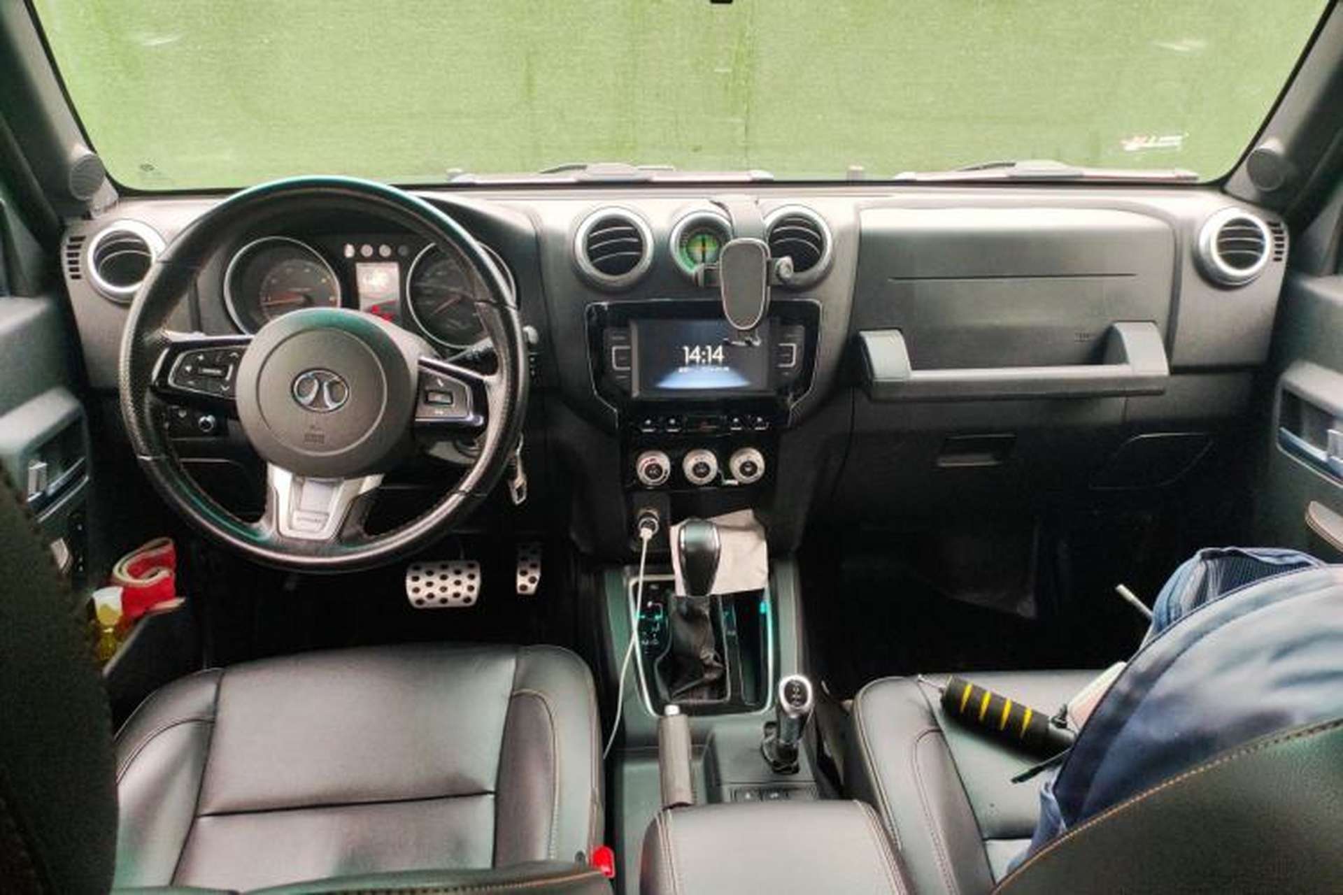 Used BAIC Off-Road BJ40 2016 40L 2.3T Automatic All-Wheel Drive Premium Edition Center Console