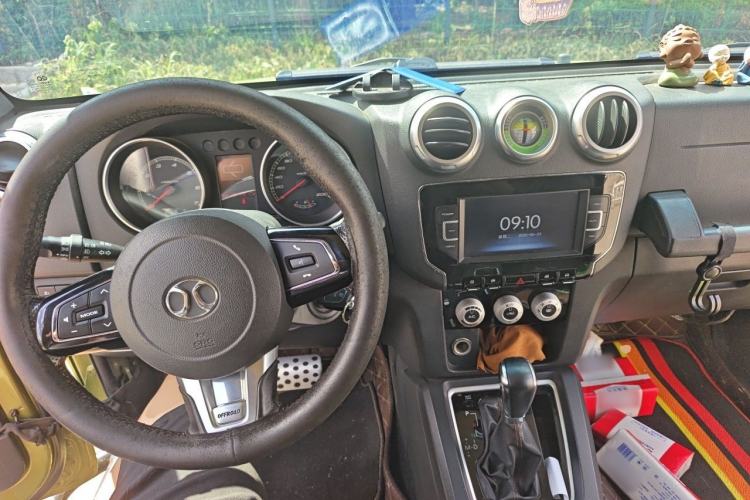 Used BAIC Off-Road BJ40 2016 2.3T Automatic Four-Wheel Drive Premium Edition Center Console