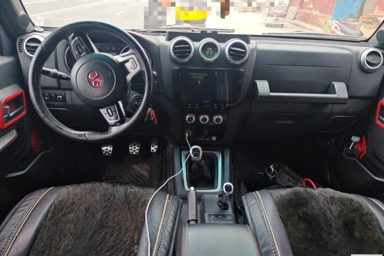 Used BAIC Off-Road BJ40 2016 40L 2.3T Manual All-Wheel Drive Prestige Edition Center Console