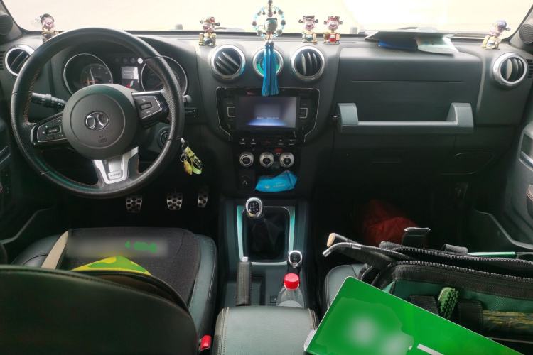 Used BAIC Off-Road BJ40 2016 40L 2.0T Manual All-Wheel Drive Prestige Edition Center Console