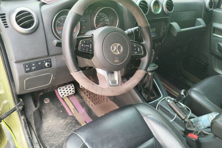 Used BAIC Off-Road BJ40 2016 2.3T Automatic Four-Wheel Drive Premium Edition Center Console