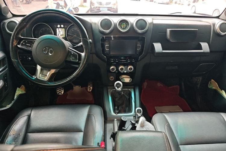 Used BAIC Off-Road BJ40 2016 40L 2.0T Manual All-Wheel Drive Prestige Edition Center Console
