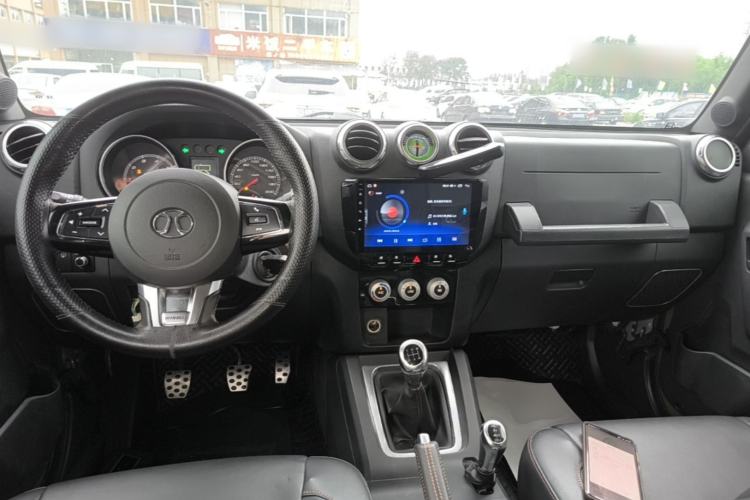 Used BAIC Off-Road BJ40 2016 40L 2.0T Manual All-Wheel Drive Prestige Edition Center Console