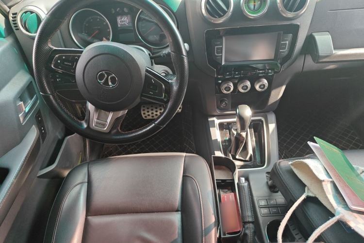 Used BAIC Off-Road BJ40 2016 40L 2.3T Automatic All-Wheel Drive Premium Edition Center Console