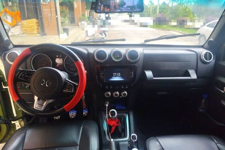 Used BAIC Off-Road BJ40 2016 40L 2.0T Manual All-Wheel Drive Prestige Edition Center Console