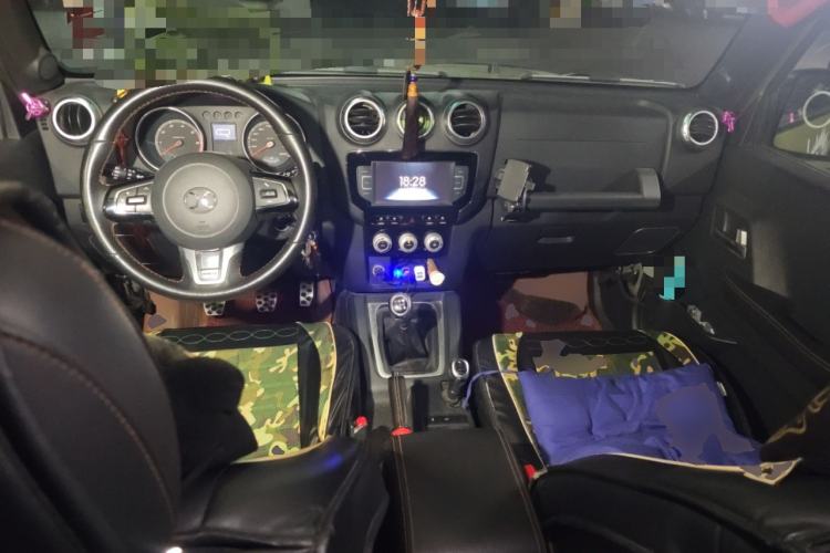 Used BAIC Off-Road BJ40 2016 40L 2.0T Manual All-Wheel Drive Prestige Edition Center Console