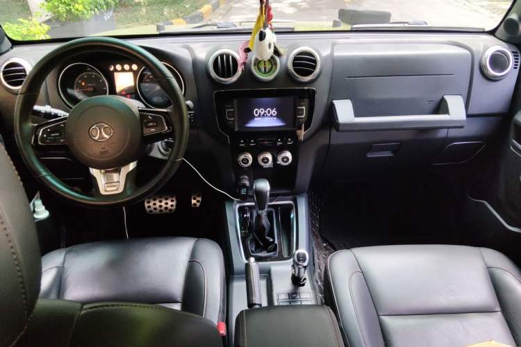 Used BAIC Off-Road BJ40 2016 40L 2.3T Automatic All-Wheel Drive Premium Edition Center Console