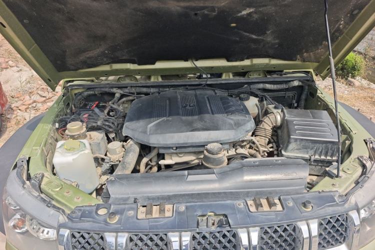 Used BAIC Off-Road BJ40 2016 40L 2.3T Automatic All-Wheel Drive Premium Edition Engine Bay