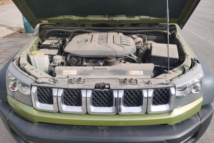 Used BAIC Off-Road BJ40 2016 40L 2.0T Manual All-Wheel Drive Prestige Edition Engine Bay