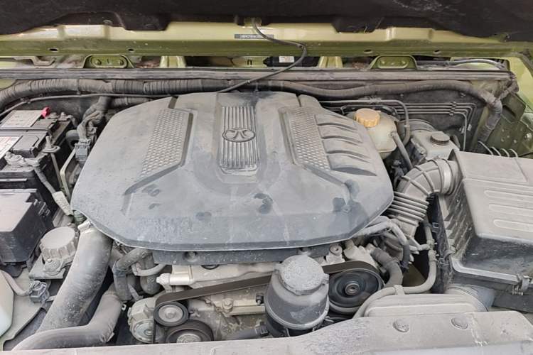 Used BAIC Off-Road BJ40 2016 40L 2.0T Manual All-Wheel Drive Prestige Edition Engine Bay