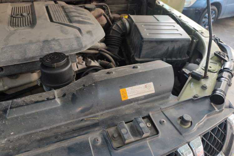 Used BAIC Off-Road BJ40 2016 40L 2.0T Manual All-Wheel Drive Prestige Edition Engine Bay Left