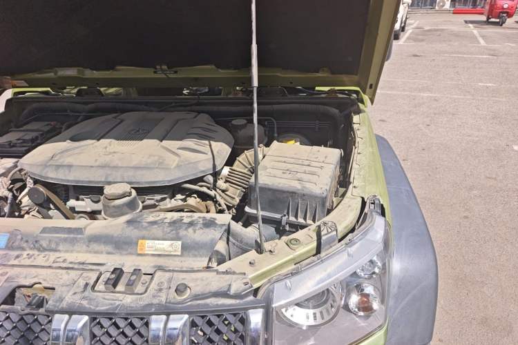 Used BAIC Off-Road BJ40 2016 2.3T Automatic Four-Wheel Drive Premium Edition Engine Bay Left