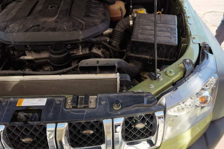 Used BAIC Off-Road BJ40 2016 40L 2.0T Manual All-Wheel Drive Prestige Edition Engine Bay Left