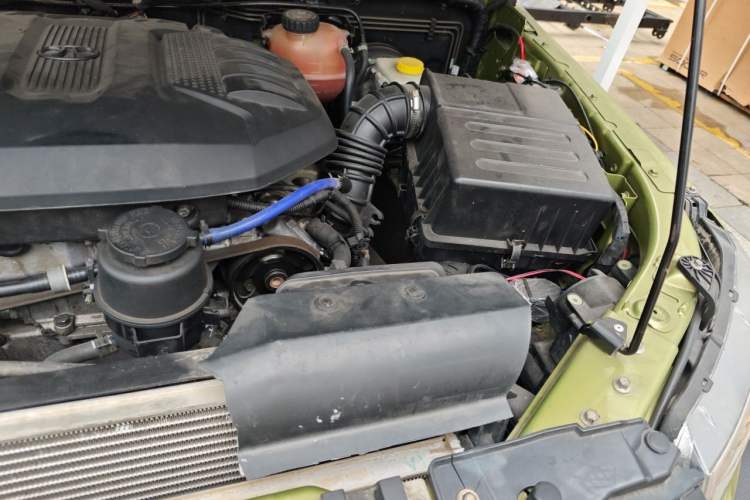 Used BAIC Off-Road BJ40 2016 40L 2.3T Automatic All-Wheel Drive Premium Edition Engine Bay Left