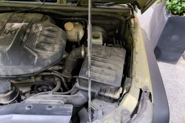 Used BAIC Off-Road BJ40 2016 40L 2.3T Automatic All-Wheel Drive Premium Edition Engine Bay Left
