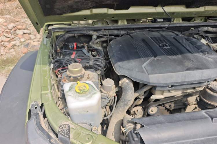 Used BAIC Off-Road BJ40 2016 40L 2.3T Automatic All-Wheel Drive Premium Edition Engine Bay Right