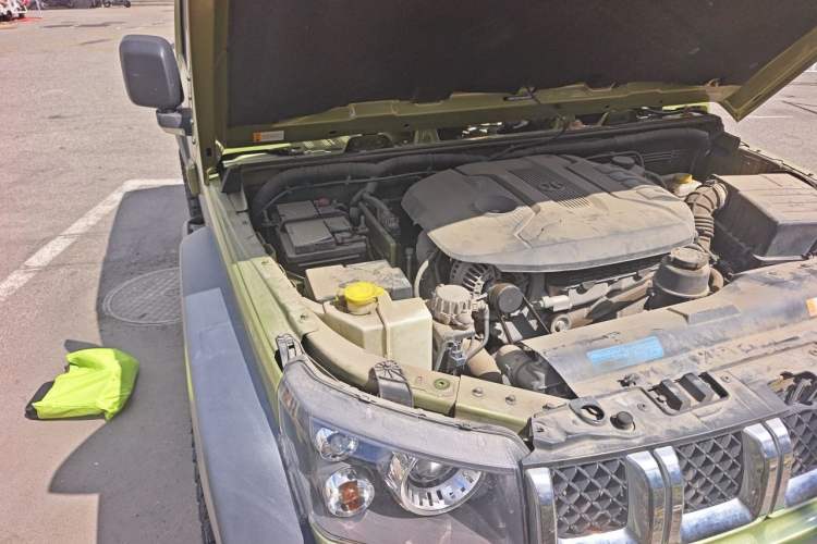 Used BAIC Off-Road BJ40 2016 2.3T Automatic Four-Wheel Drive Premium Edition Engine Bay Right
