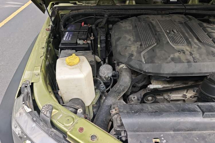 Used BAIC Off-Road BJ40 2016 40L 2.0T Manual All-Wheel Drive Prestige Edition Engine Bay Right