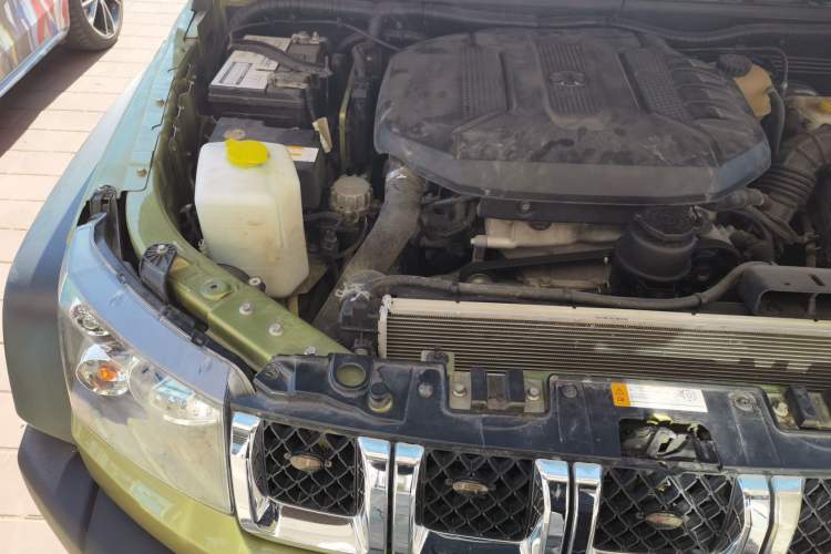Used BAIC Off-Road BJ40 2016 40L 2.0T Manual All-Wheel Drive Prestige Edition Engine Bay Right