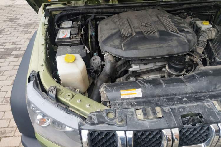 Used BAIC Off-Road BJ40 2016 40L 2.0T Manual All-Wheel Drive Prestige Edition Engine Bay Right