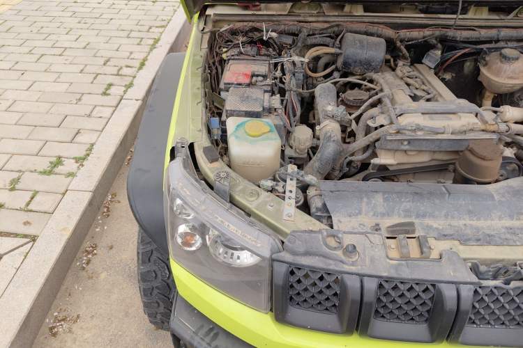 Used BAIC Off-Road BJ40 2016 2.3T Automatic Four-Wheel Drive Premium Edition Engine Bay Right