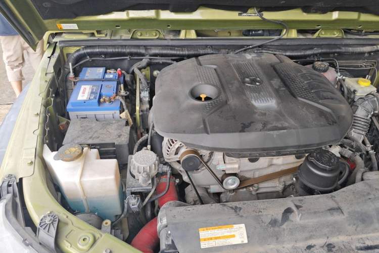 Used BAIC Off-Road BJ40 2016 40L 2.0T Manual All-Wheel Drive Prestige Edition Engine Bay Right