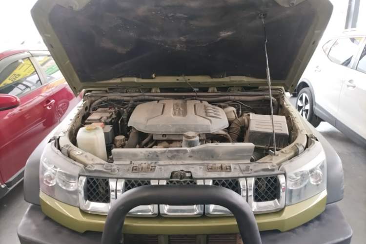 Used BAIC Off-Road BJ40 2016 40L 2.3T Automatic All-Wheel Drive Premium Edition Engine Bay