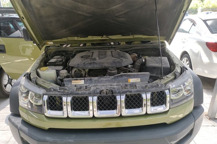 Used BAIC Off-Road BJ40 2016 40L 2.3T Automatic All-Wheel Drive Premium Edition Engine Bay