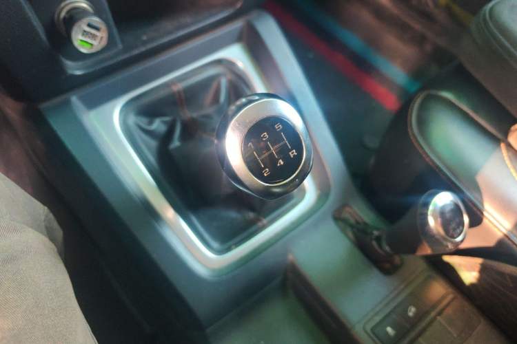 Used BAIC Off-Road BJ40 2016 40L 2.0T Manual All-Wheel Drive Prestige Edition Gear Lever