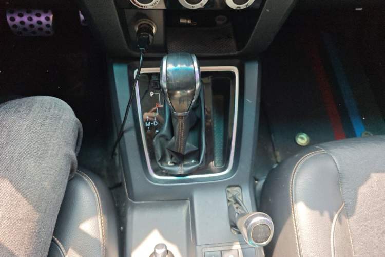 Used BAIC Off-Road BJ40 2016 40L 2.3T Automatic All-Wheel Drive Premium Edition Gear Lever